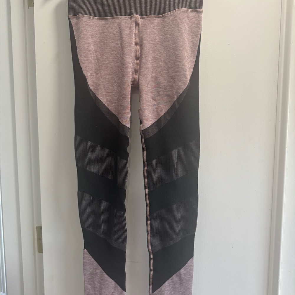 ALO Yoga Black and Gray Leggings